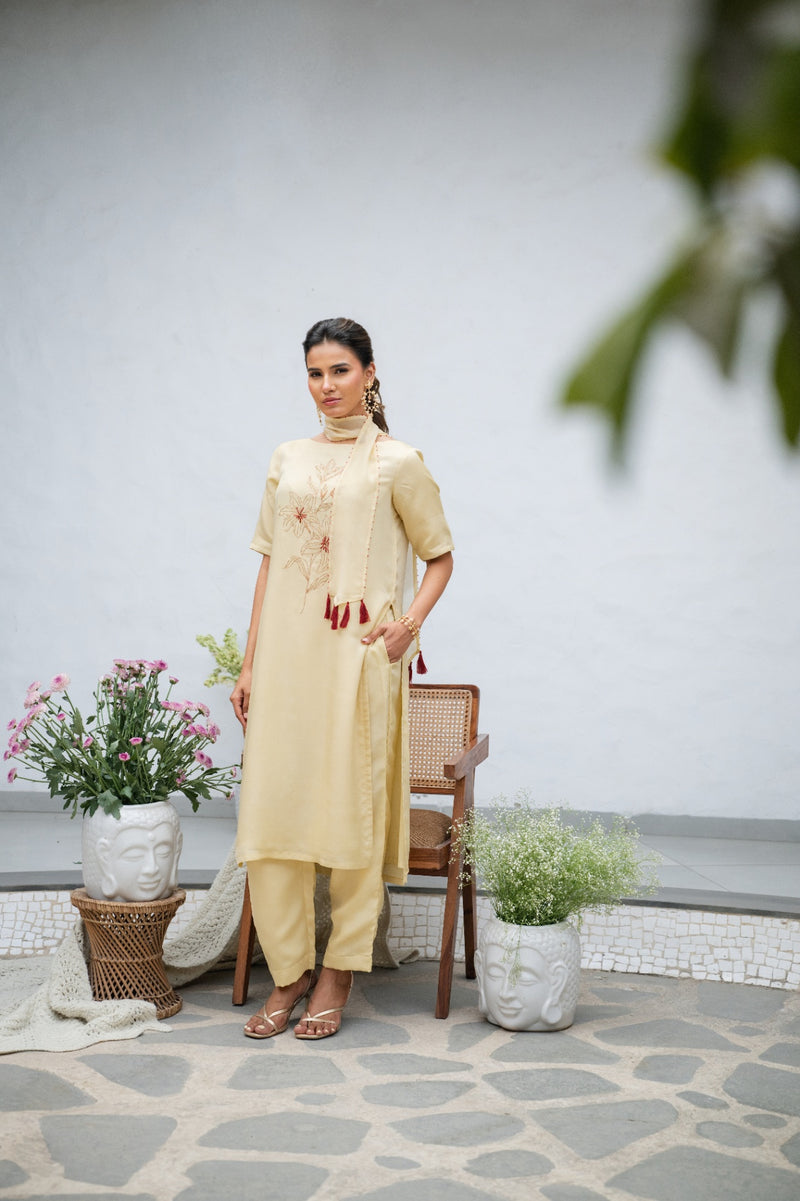 Zohra Ivory kurta Set with Stole